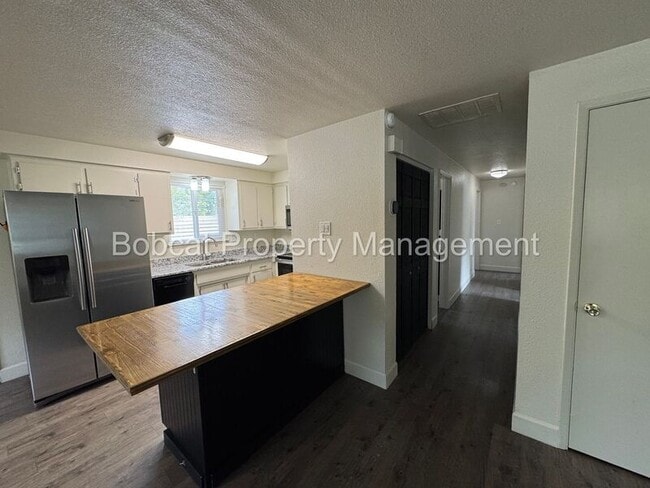 Building Photo - 2523 Baker Dr