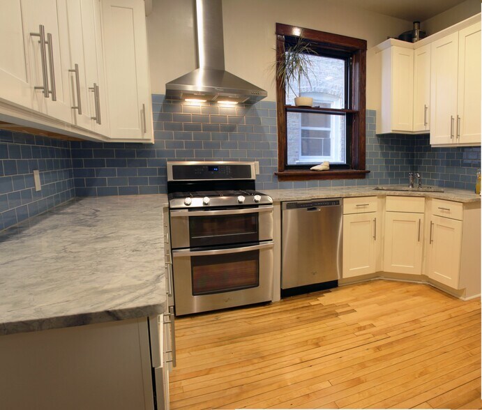 Primary Photo - 3337 W Evergreen Ave