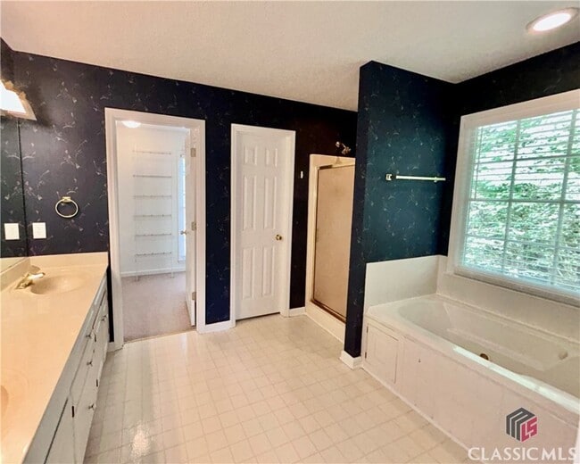 Building Photo - 120 Cedar Springs Pl