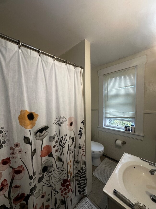 Building Photo - 320 Stewart St