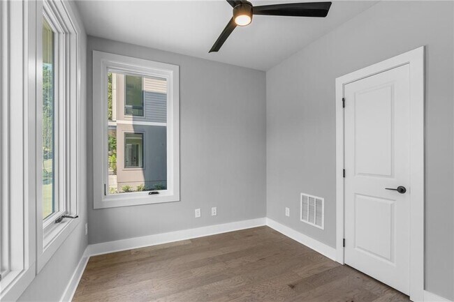 Building Photo - 1160 Ormewood Ave SE