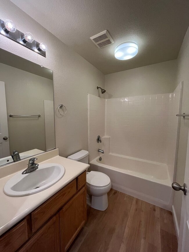 Building Photo - Hard to find Dixon single story home!