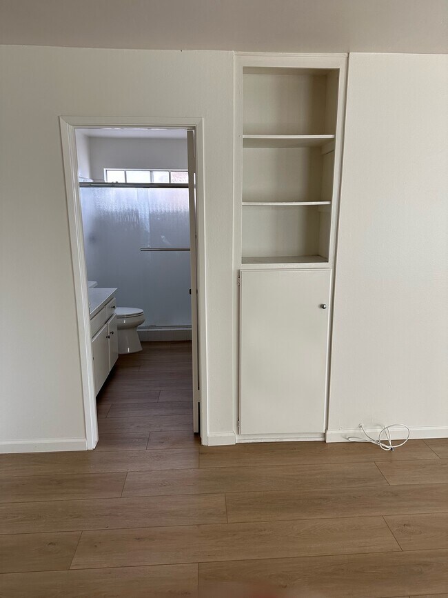 Building Photo - 836 Manhattan Ave