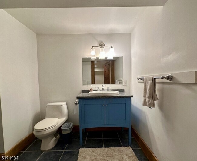 Building Photo - 12 Maple Ave