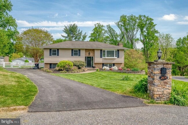 Primary Photo - 2109 Lippizan Ct