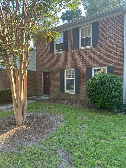 Building Photo - 910 Dolphin Ct