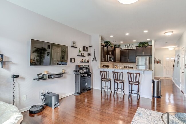 Building Photo - Luxury Townhome for rent!