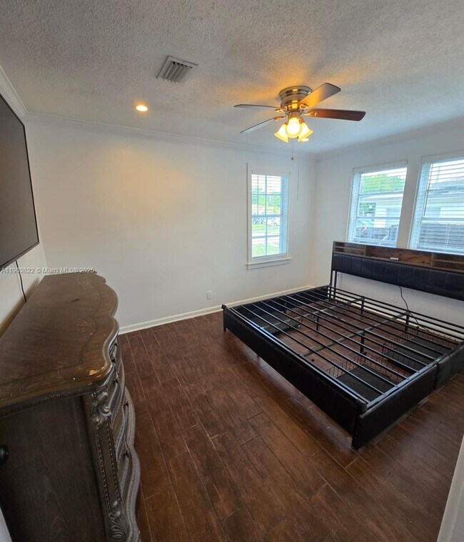 Building Photo - 2420 Jackson St