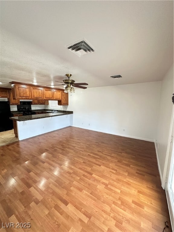 Building Photo - 260 Village Ct