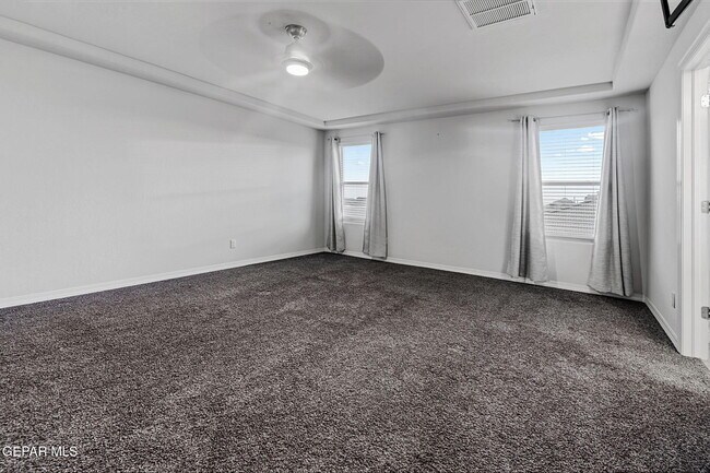 Building Photo - 917 Airship Pl