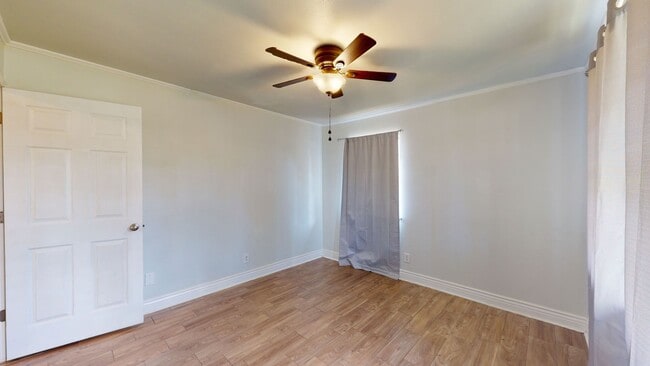 Building Photo - ALL TILE HOUSE MINUTES AWAY FROM FORT HOOD!