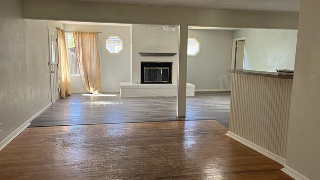 Building Photo - 3414 Meadow Dr