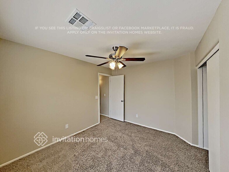 Building Photo - 1135 E Vernoa St