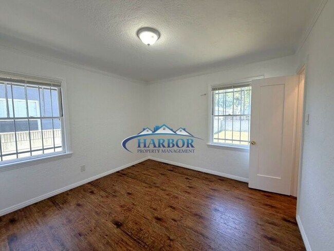 Building Photo - 1667 N Lagoon Ave