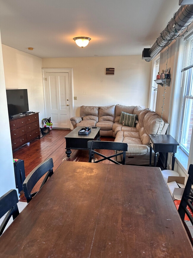 Building Photo - 2975 Whitney Ave