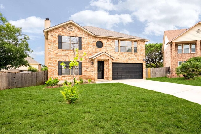 Building Photo - Spacious & Thoughtfully Updated 4-Bedroom ...