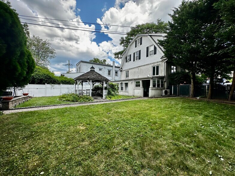 Use of backyard - 1585 Bergen Blvd