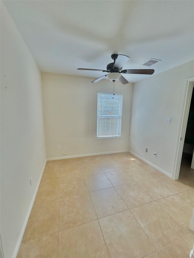 Building Photo - 3807 Putnam Dr
