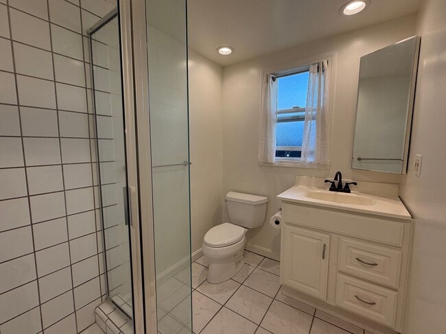 Building Photo - 1 bed, 1 bath Guest unit in Woodland Hills