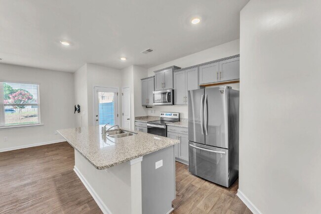 Building Photo - Don't miss this charming 3-bedroom, 2.5-ba...