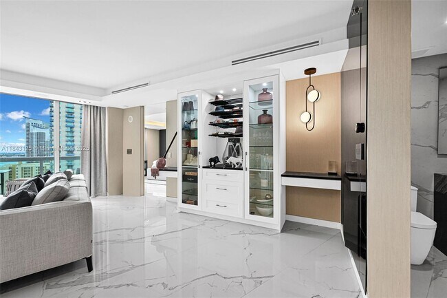 Building Photo - 1000 South Pointe Dr