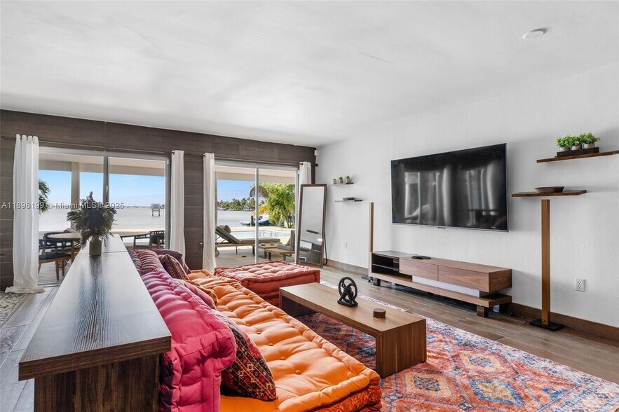 Building Photo - 8220 Hawthorne Ave