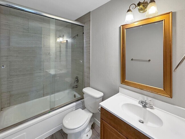 Building Photo - 7053-7055 W Ustick Rd