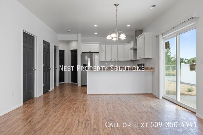 Building Photo - Brand New 3 Bed, 2 Bath Duplex for Rent!