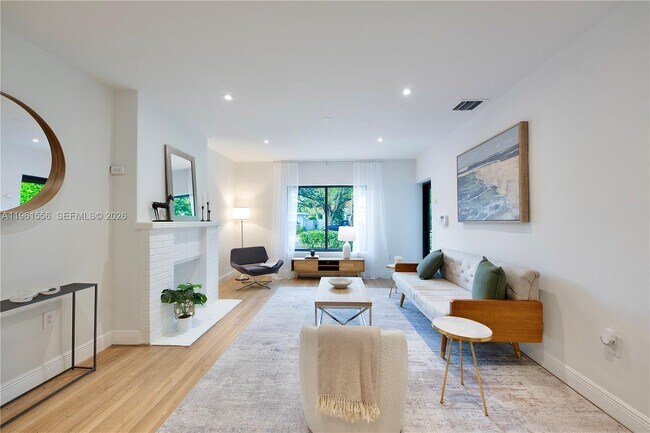 Building Photo - 360 NE 87th St