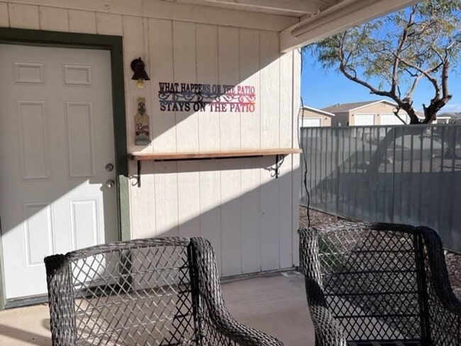 Building Photo - Fully furnished 3 BR Home Includes Utiliti...