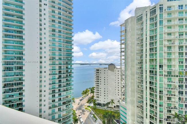 Building Photo - 1300 Brickell Bay Dr