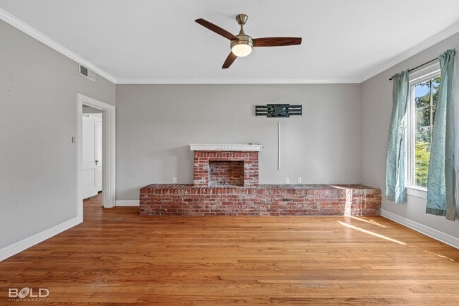 Building Photo - Check Out this 3 bed 2 bath!!