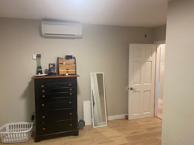 Building Photo - Newly Renovated Home in a Friendly, Active Neighborhood