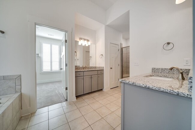 Building Photo - 279 Tanglewood Ln