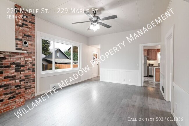 Building Photo - 229 NE Maple St