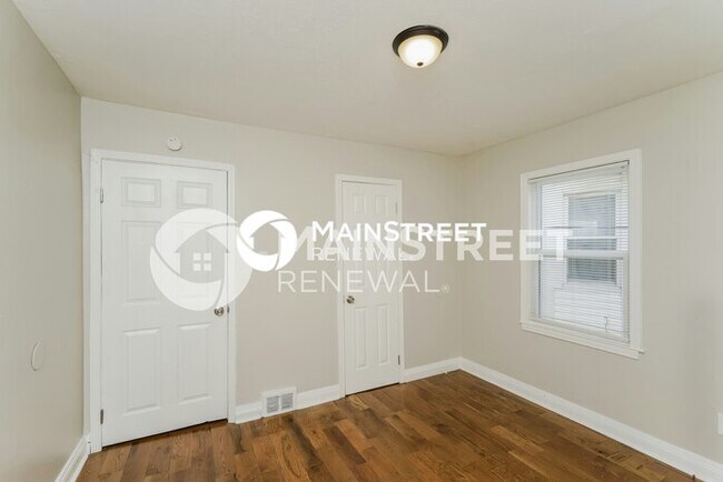 Building Photo - 3 Bedroom Pet-Friendly Home in Louisville, KY with Main Street Renewal