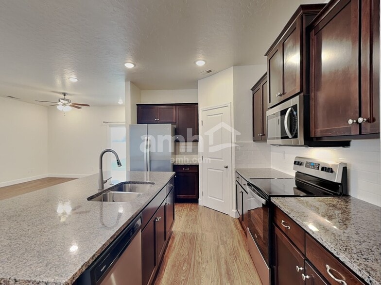 Building Photo - 5095 W Milliron Dr