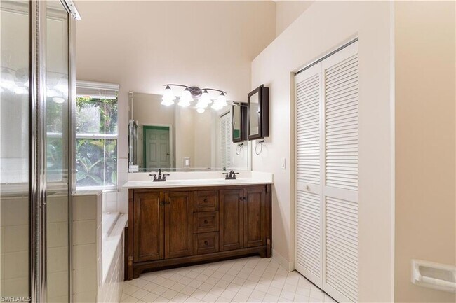 Building Photo - 687 Melville Ct