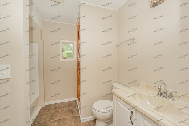 Building Photo - 5702 Pelham Dr