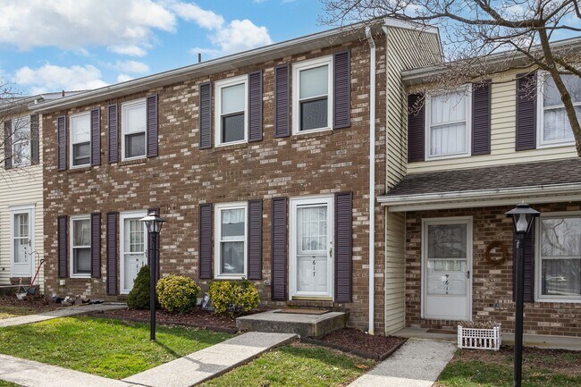 Building Photo - 617 Allenview Dr