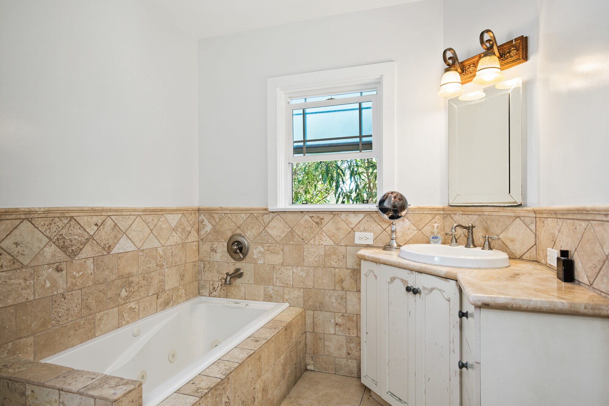 Building Photo - 4007 Sumac Dr