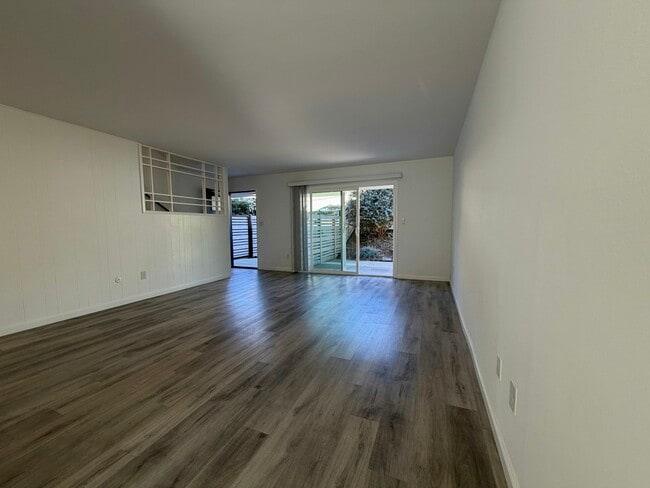 Building Photo - 605 Bush St