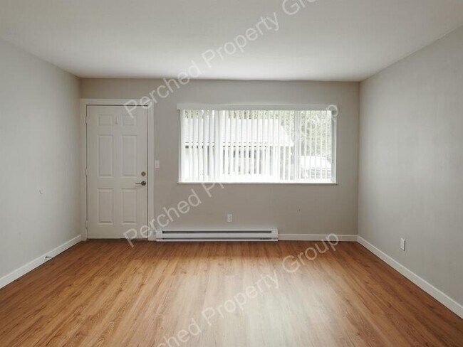 Building Photo - 15533 NE Glisan St