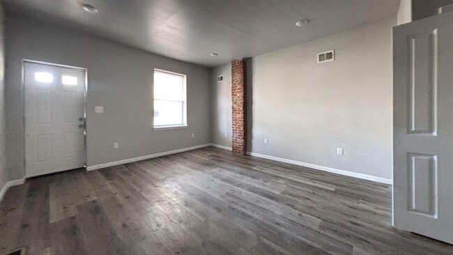 Building Photo - Modern 3-Bed Philly Rental with Natural Light and Exposed Brick.