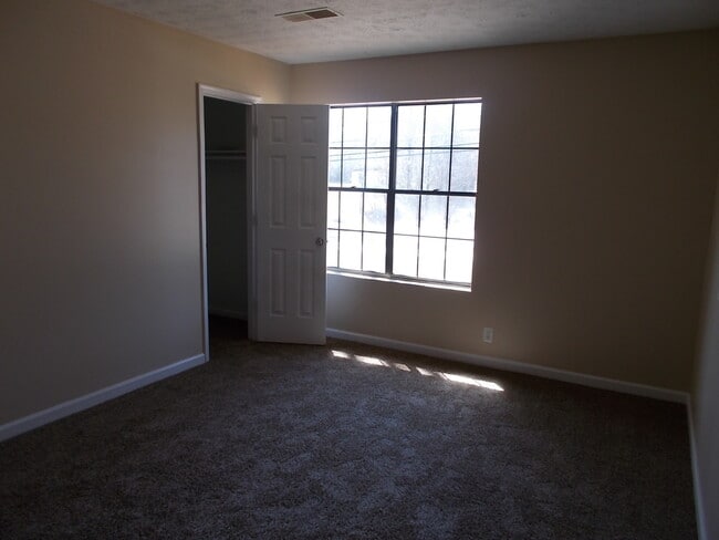 Building Photo - Welcome to the Delightful End Unit! This c...