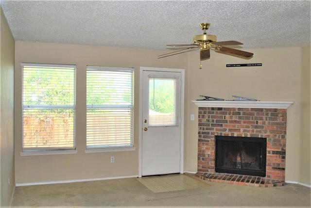 Building Photo - 2200 Lookout Ln