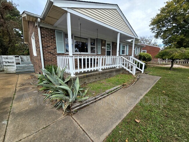 Building Photo - 14 Al St