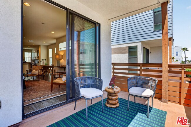 Building Photo - 1678 Topanga
