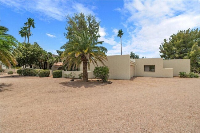 Building Photo - 5209 E Via Buena Vista