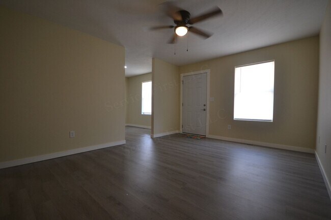 Building Photo - Vine St Duplexes